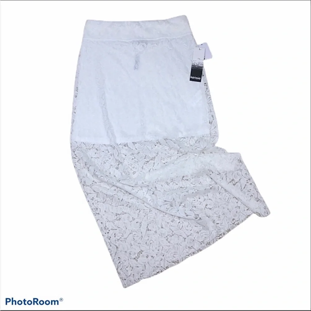 Kensie white pull on mini skirt with maxi lace overlay
